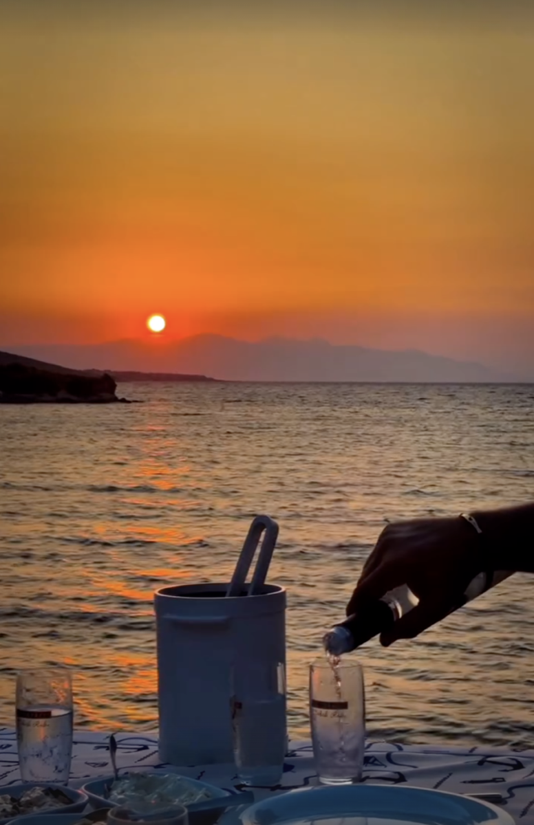 Buz kovasında rakı, batan güneş