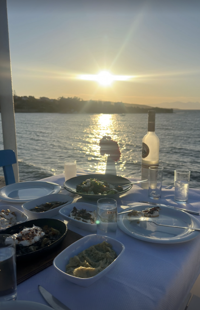 Günbatımında meze sofrası